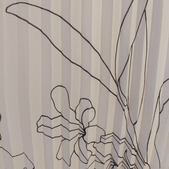 White Alfani skirt, size PL, white with black floral print. - Picture 4 of 4